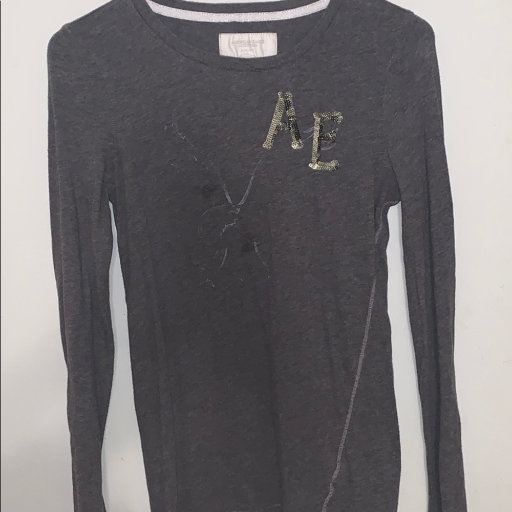 Women’s AE long sleeve knit shirt.
